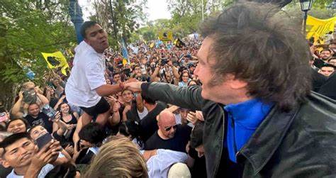 Argentina President Milei facing impeachment calls after promoting cryptocurrency whose value has tanked - MSN