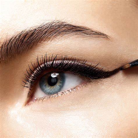 Die 10 besten Eyeliner: Platz 1 überrascht alle!