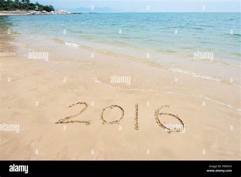 Videos zu written in beach sand ansehen