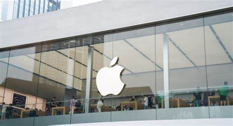 Apple (AAPL) Stock Upgraded to ‘Hold’ by Jefferies — But Analysts Still Cautious on AI