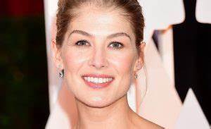 Rosamund Pike: fisico, altezza, misure, vita privata, età