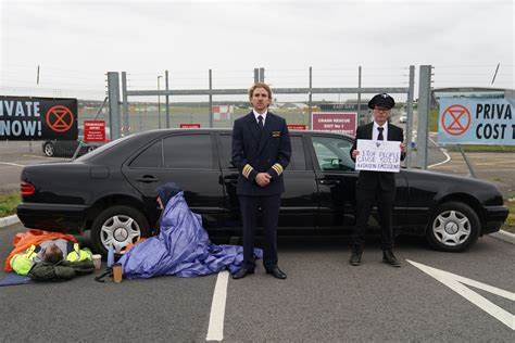 Climate protest targets private jets at UK airport - ZAWYA