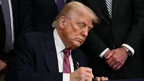 Trump signs landmark trade deal with Vietnam - TheStreet Crypto 