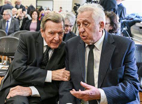 Ukraine-Krieg im Liveticker: +++ 14:26 Früherer SED-Generalsekretär Egon Krenz in Ukraine-Frage mit Gerhard Schröder "einer Meinung