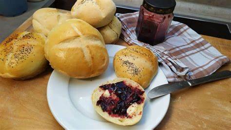 Blitz-Rezept: So backen Sie frische Brötchen in 10 Minuten