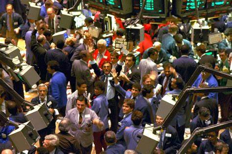 Crypto Market Rebounds After Black Monday Crash — Bitcoin, Ethereum, and Altcoins Show Signs of Recovery - apnakal.com