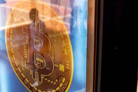Bitcoin touches a one-month low in a broad crypto market sell-off - The Business Times - 商业时报