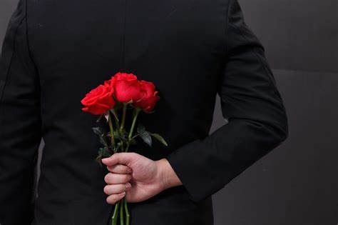 Crypto companies are fighting in a ‘Bachelor’-style frenzy to launch a stablecoin that will power DeFi’s hottest exchange