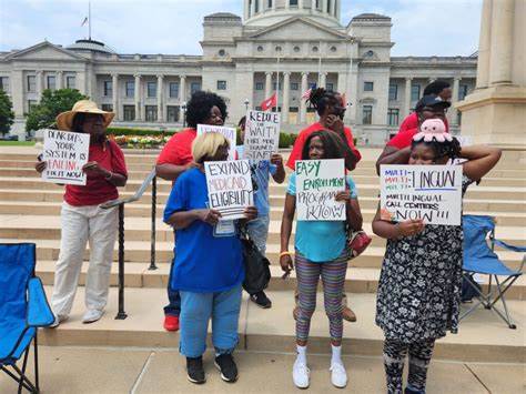 Arkansans share concerns with Medicaid work requirements, cuts at meeting - Yahoo