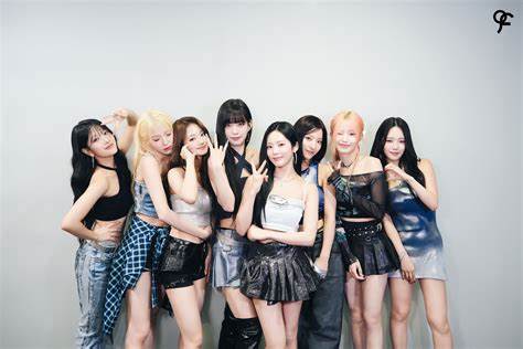 【2025最新】K-POP女性グループ人気ランキング！SNSの 