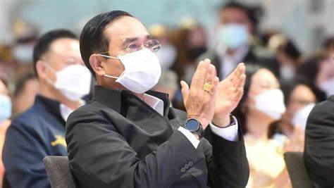 The beautiful Prime Minister of Phuket releases good news, and BTC faces sharp trading before strong resistance! - Binance