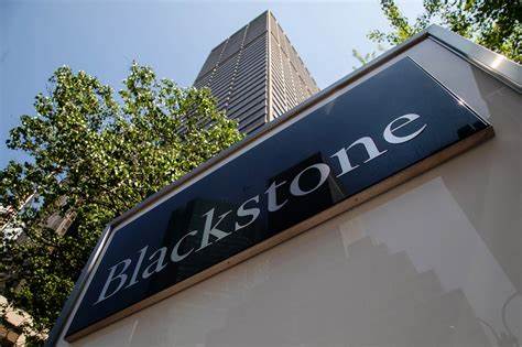 Blackstone, Tether Duo Tap Wilbur Ross for Crypto Reserve