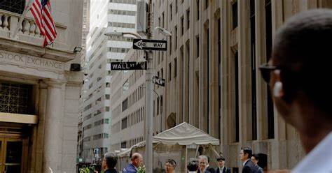 Where to invest $10,000 right now, according to 6 Wall Street heavyweights