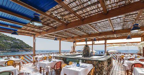 Restaurant Lo Scoglio in Nerano - Massa Lubrense: One of Nerano's most 