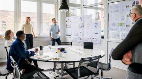 Workers are 'hugging' their jobs. There's a right and wrong way to do it