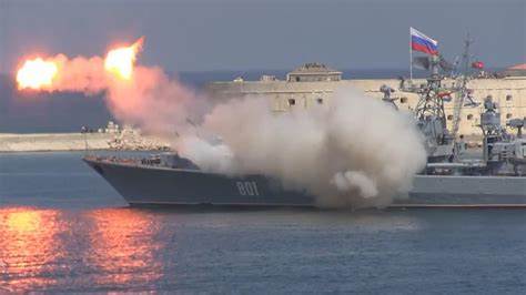 Ukraine-Krieg im Liveticker: +++ 13:18 Ukraine: Russische Rakete trifft ziviles Schiff