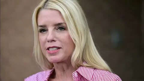 Pam Bondi, a $25,000 Donation and Trump University: Questions Remain - The New York Times