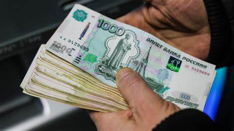 Russia keeps key rate on hold, braces for global turbulence