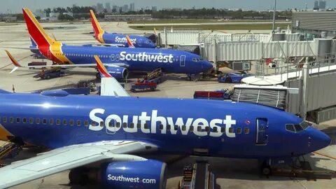 Southwest Airlines Drops Forecast as Leisure Travelers Pull Back