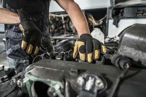Auto parts and dollar store execs warn that low-income Americans are stretched thin and running on borrowed time - Yahoo