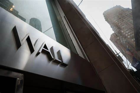 Oracle Surge Lifts S&P 500 to New Record