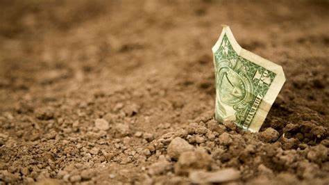 Plunging Dollar Leaves American Travelers With Less Buying Power This Summer