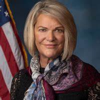Senator Cynthia Lummis Accuses US SEC of Overreach In Coinbase Case