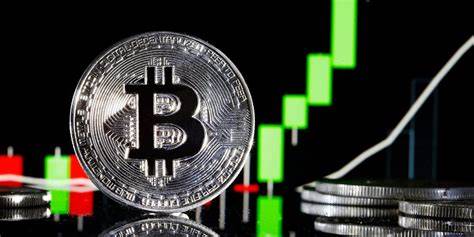 Bitcoin falls below $35,000 to key technical levels that analysts say could make or break the next move higher - Markets Insider