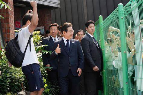 South Korea's central bank cuts borrowing costs to nurse the sluggish economy - The Independent