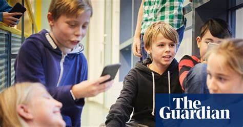 Sweden to implement nationwide mobile phone ban in schools