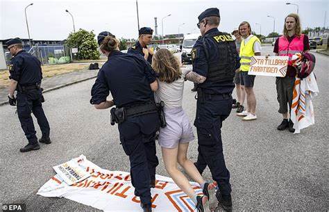 Tell HN: Sweden has its first arrest against a man for "insult against official