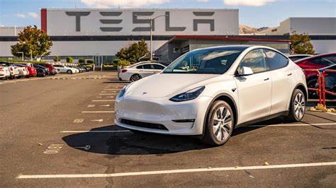 Tesla’s Robotaxis Reportedly Sped and Veered Into the Wrong Lanes. Does This Crush the Bull Case for TSLA Stock?