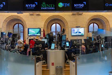 Stocks rise Wednesday on strong bank earnings, tame inflation