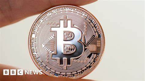Bitcoin splits as new currency takes off - BBC