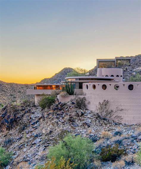 These 5 Frank Lloyd Wright-designed homes have one thing in common: we can rent them for the night