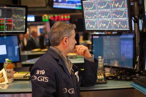 S&P Futures Tick Higher Ahead of U.S. ADP Jobs Report