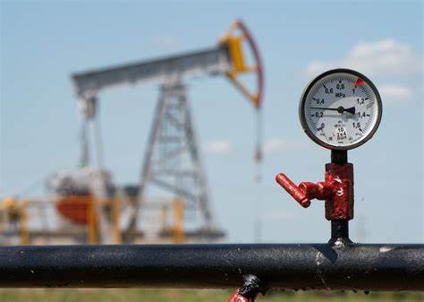 Oil Inches Higher on Possible Supply Disruptions in Russia
