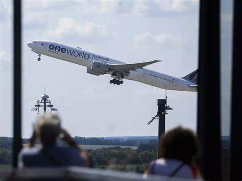 Microsoft Outage: What happened? Airlines, stock markets, IT, others affected; How to fix? - The Economic Times