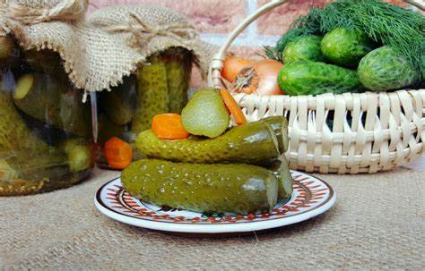 Castraveti la borcan | Retete culinare | Gustos.ro