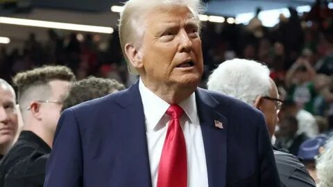 Donald Trump Brings Big Entourage To Super Bowl — With 1 Key Person Seemingly MIA - Yahoo