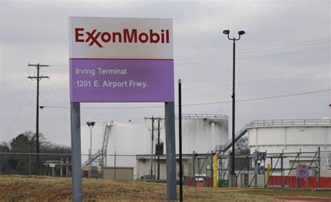 Q2 profits at Exxon Mobil and Chevron dip to lowest level in 4 years on subdued energy prices