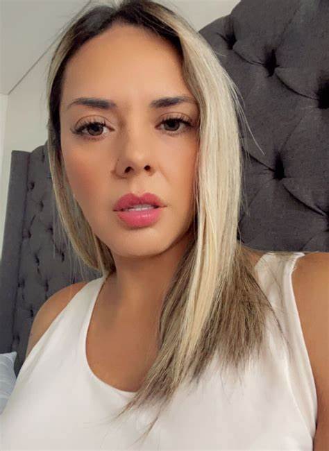 Bezplatná živá webová show a XXX chat modelky Yourrealgirl