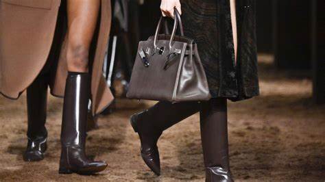 Hermès Falls as Valuation Woes Eclipse Birkin Maker’s Sales Gain