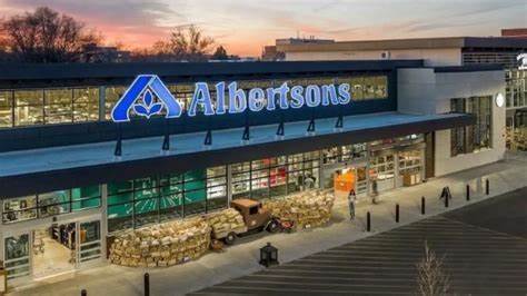 Grocer Albertsons raises annual sales forecast on steady demand for essentials