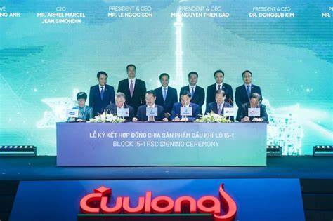 Petrovietnam and partners sign PSC for Block 15-1 oil and gas block