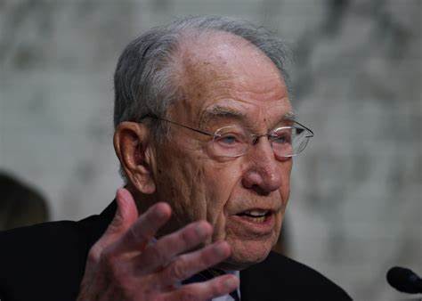 US senators seek to rein in Trump tariff authority | Reuters