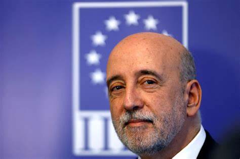 ECB’s Makhlouf Says Euro Not Ready to Challenge Dollar’s Role