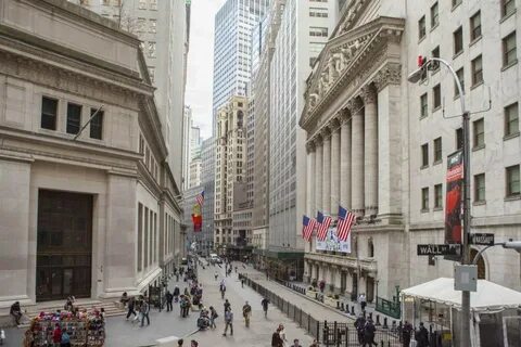 Wall Street bankers are getting even bigger bonuses this year - Yahoo