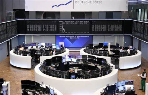 European shares fall as earnings deluge disappoints - Yahoo Finance UK