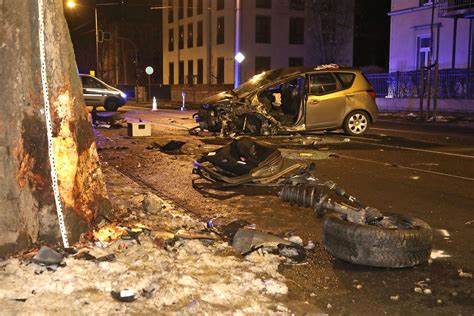 Schwerer Unfall auf Bautzner Straße: 30 Personen verletzt